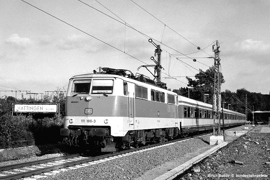 http://www.bundesbahnzeit.de/dso/Bochum 85, Jub Zuege/b24-111_186.jpg